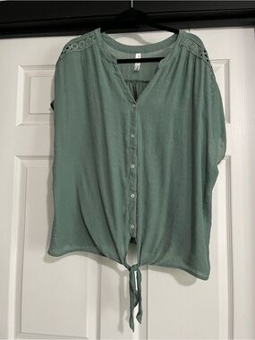 Perseption Sage Green Button-Front Tie Hem Blouse